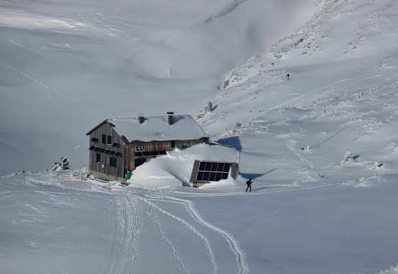 Eindrucksvoll vor allem im Winter - die Rieder Hütte
