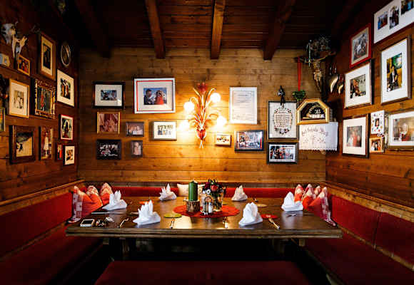 In der gemütlichen Stube von Christa's Skialm