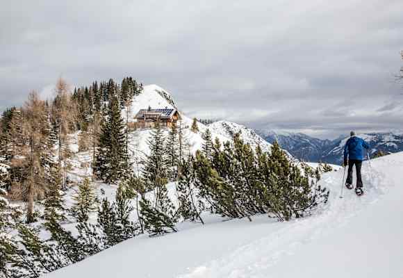 Gute Größe, tolle Lage: die Goiserer Hütte. 07: Tourengehen ist