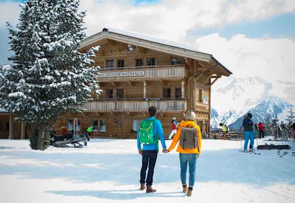 Das Gschösswandhaus im Zillertal ist auch im Winter ein beliebtes Ausflugsziel.