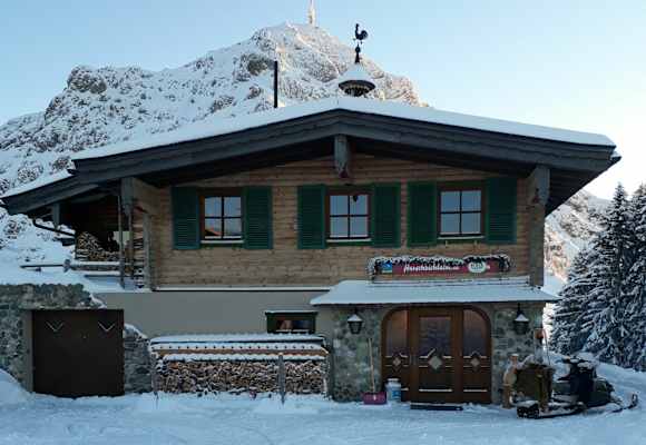 Die Harschbichlalm im Winter