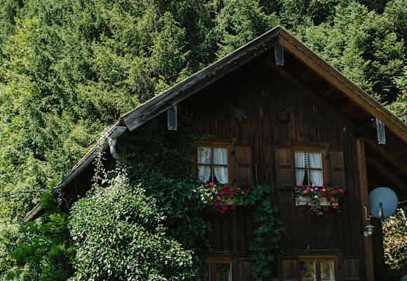 Gemütlichkeit vermittelt schon der Anblick der Hütte.