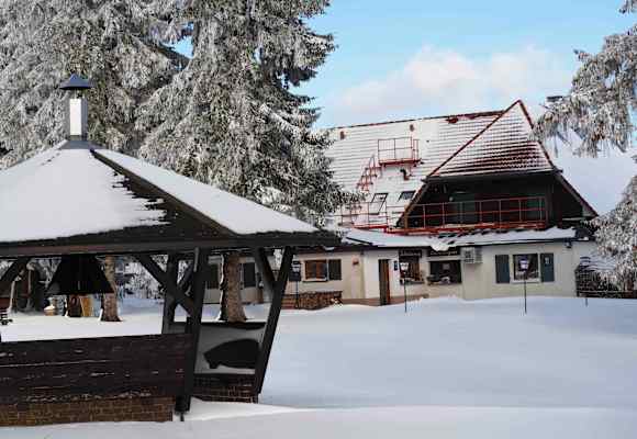Wanderheim Kreuzmoos in idyllischer Winterlandschaft