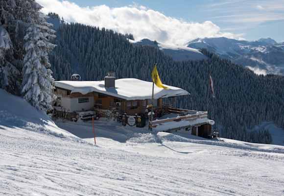 Die Stanglalm hat auch im Winter geöffnet.