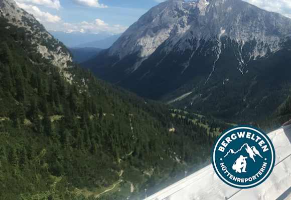 Ausblick vom Steinernen Hütt'l in Richtung Gaistal.