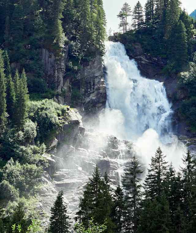 Die Krimmler Wasserfälle stellen ein imposantes Naturschauspiel dar.
