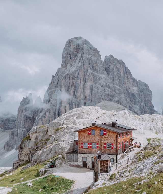 Die Büllelejochhütte in den Sextner Dolomiten