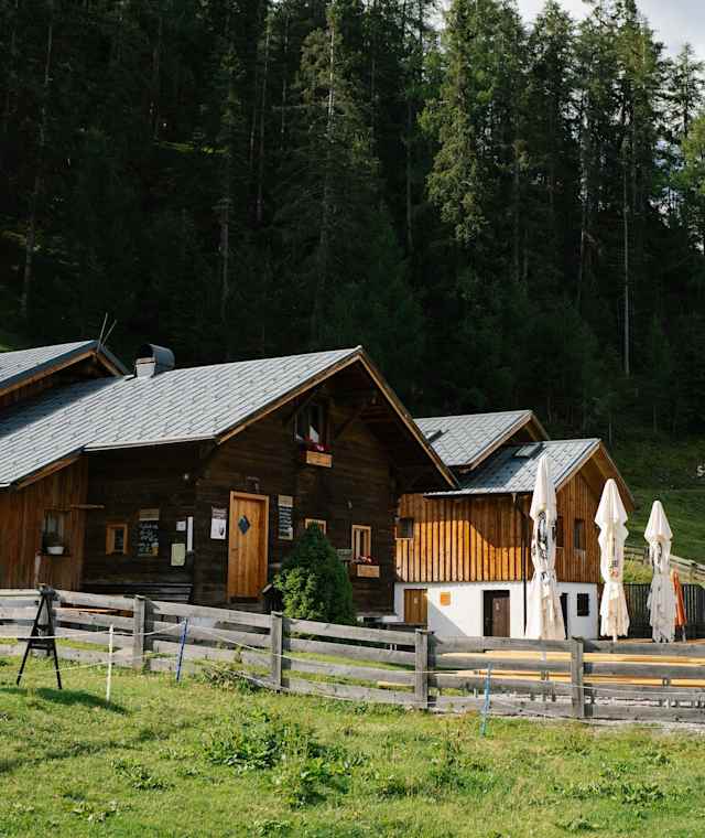 Die Karröster Alm, oberhalb von Imst auf 1.468 m gelegen.