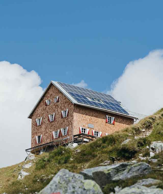 Die Neue Reichenberger Hütte thront auf fast 2.600 m