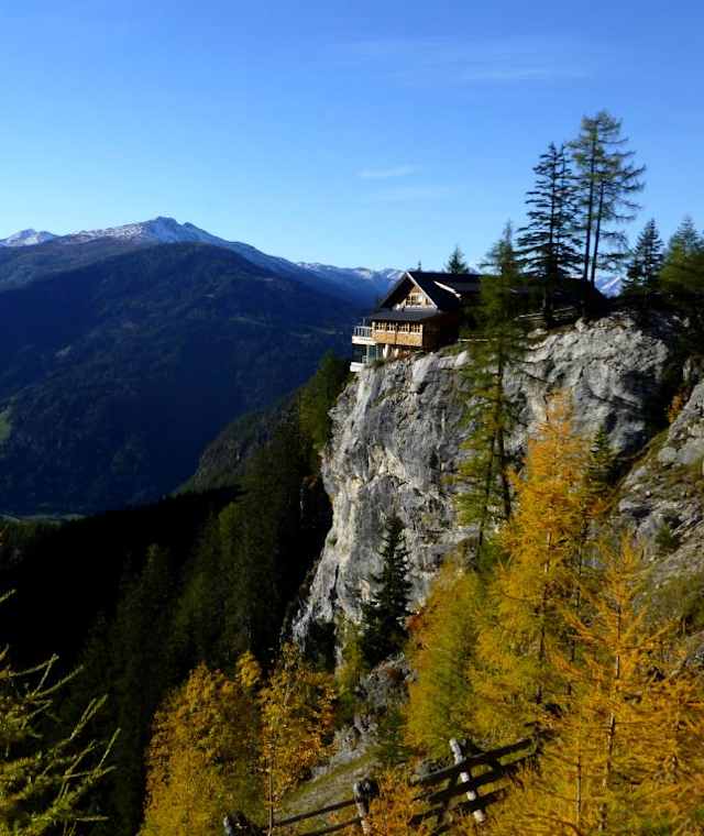Spektakuläre Lage der Dolomitenhütte (1.620 m) 