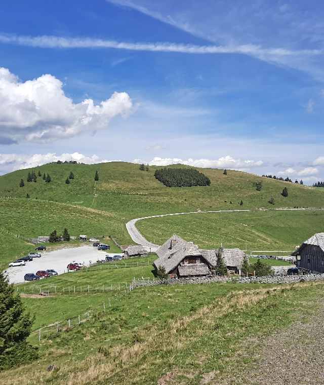 Blick auf die Stoakoglhütte.