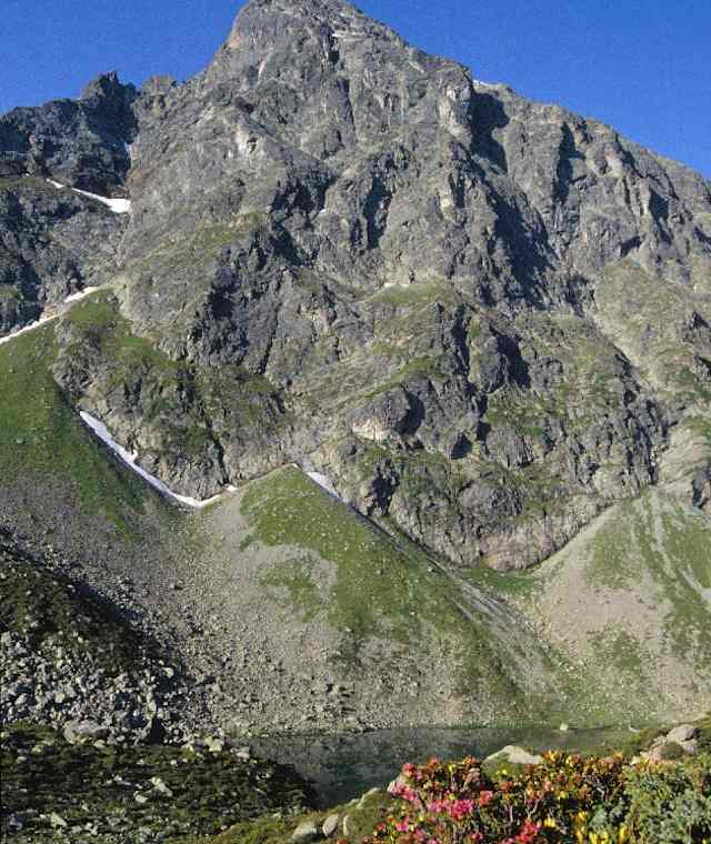 Ein romantisches Seeauge und während des Talstiegs prachtvolle Zirben, wie Relikte aus der Urzeit – die Tour zum Gandasee hat einiges zu bieten.