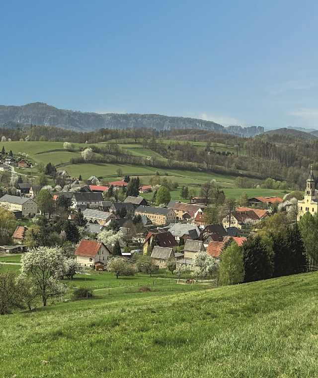 Der Ort Saupsdorf vom Wachberg aus gesehen.