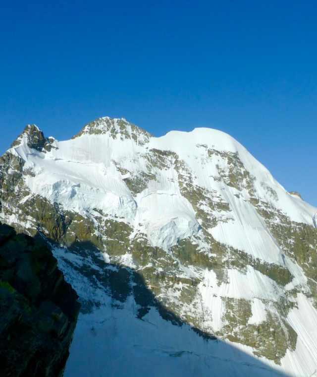 Der imposante Doppelgipfel des Piz Roseg