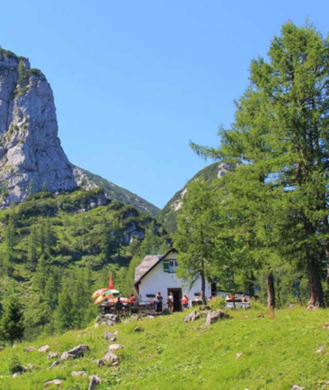 Im Hintergrund sieht man den Vorderen und Hinteren Rauhenkogel, wo der Klettersteig verläuf