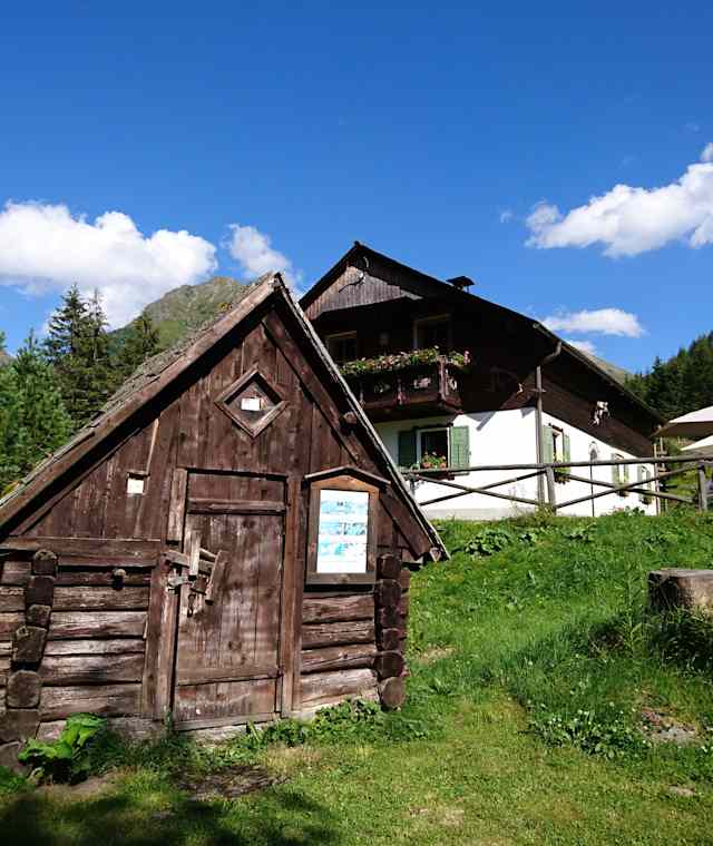 Die Franzlbauer Hütte am Weg