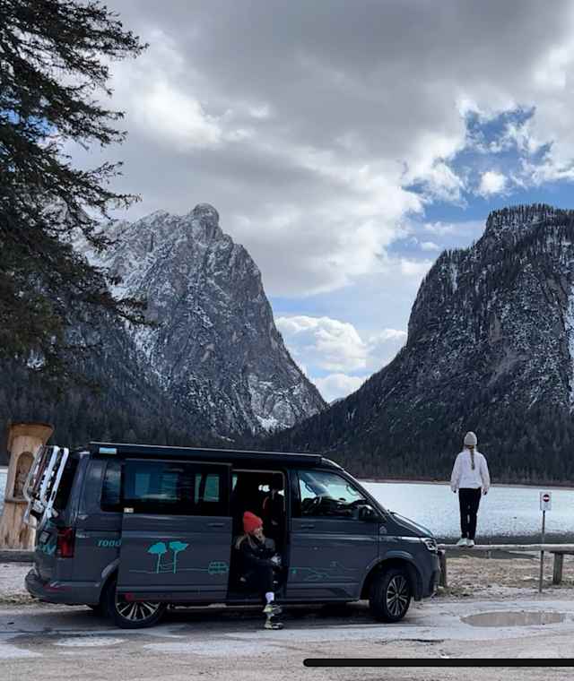 Mit dem Van am Toblacher See