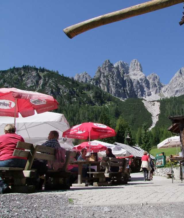 Unmittelbar vor der Unterhofalm zweigt links der Wastl-Lackner-Weg Nr. 612 zur Hofpürglhütte ab.