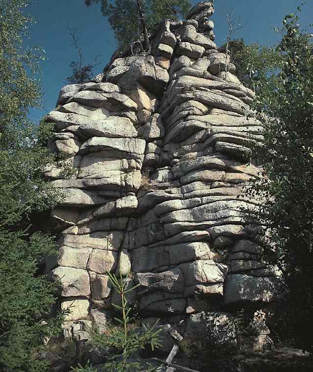 Die große Schnarcherklippe mit charakteristischer Wollsackverwitterung.