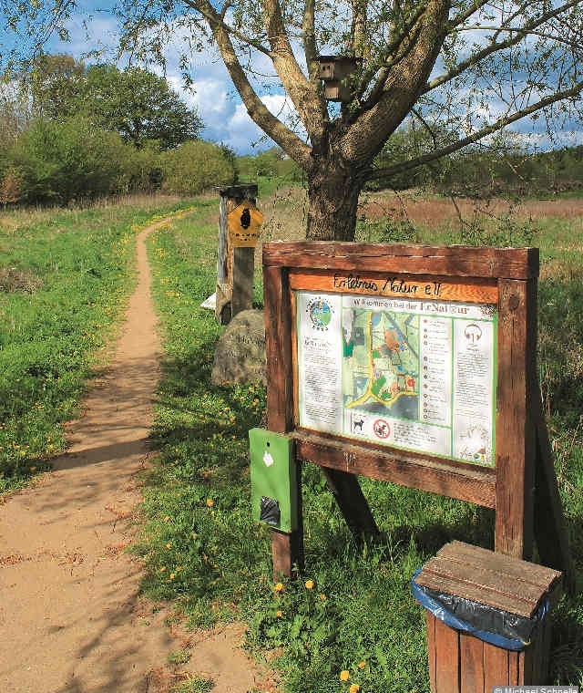 Infotafel am Beginn vom Naturlehrpfad.