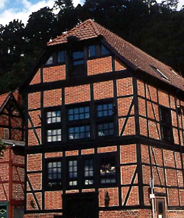 Haus mit Kranbalkenanlage in der Unterstadt.