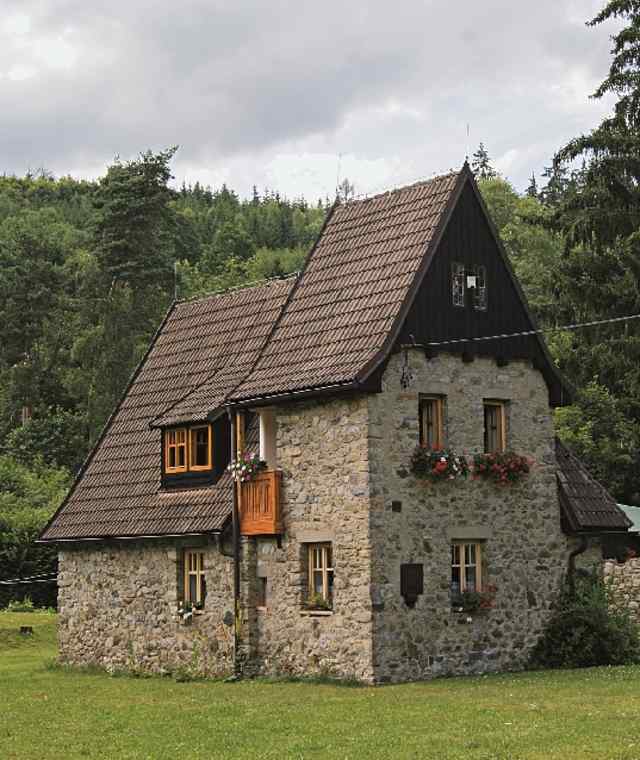 Ein untypisches Böhmerwaldhaus am Weg von Rejštejn nach St. Maurenzen.