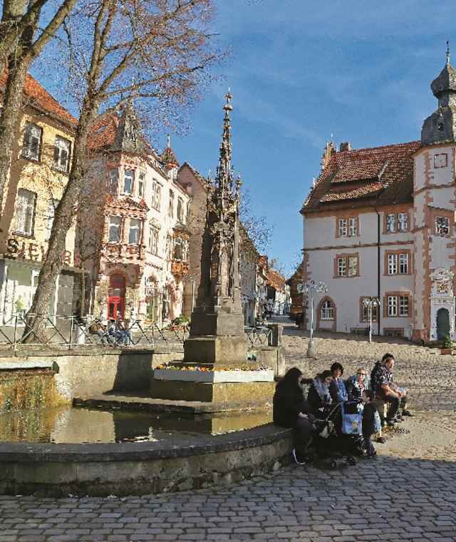 Der Alfelder Marktplatz mit dem Rathaus.
