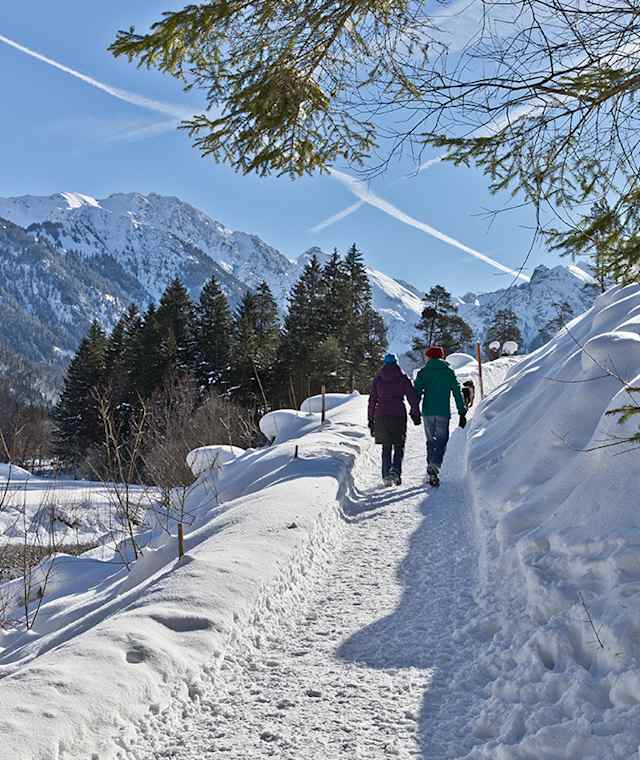Winterwandern entlang der Ostrach nach Hinterstein