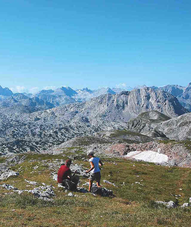 Auf dem Schneibstein; hinten links die Übergossene Alm.