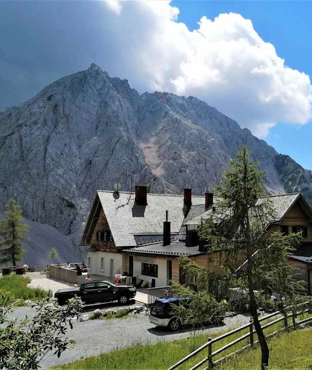 Klagenfurter Hütte mit Hochstuhl