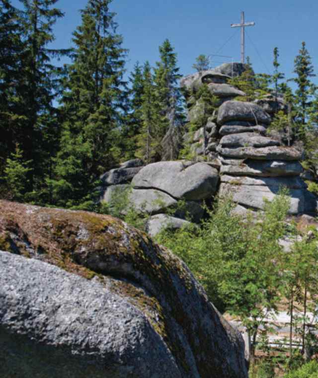 Teufelsschüsseln am Steinberg mit Gipfelkreuz