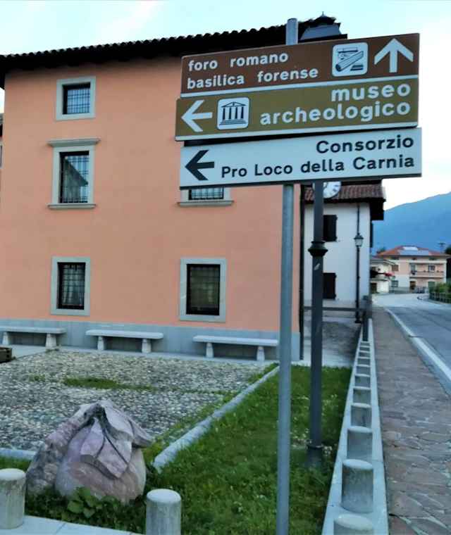Museum in Zuglio mit Hinweistafeln