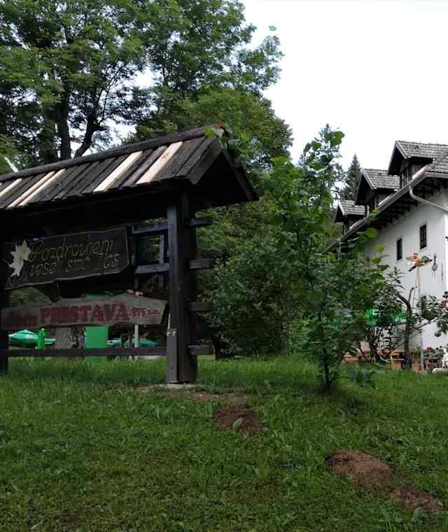 Dom Pristava v Javorniškem Rovtu