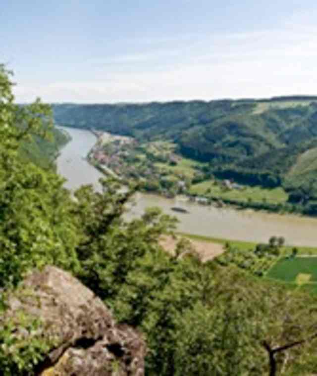 Blick vom Ebenstein ins Donautal