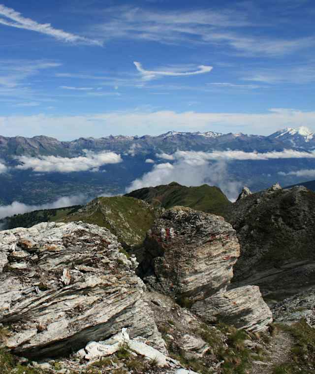 Über die Bergkrete des Mont Rouge