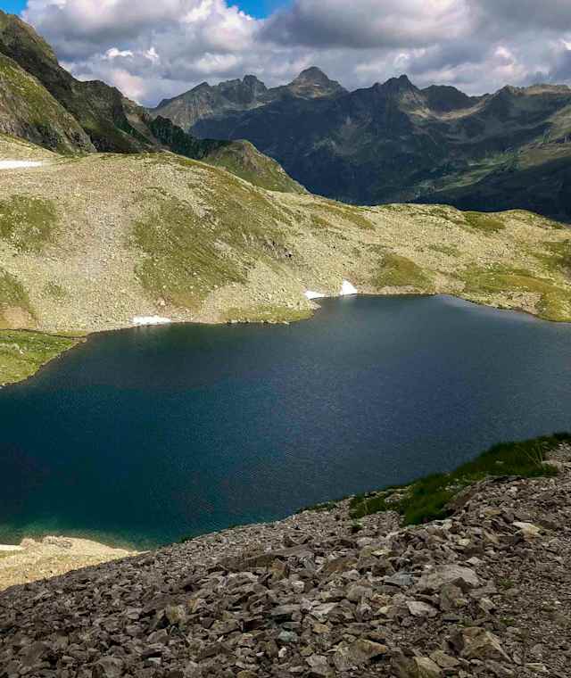 Der Kapuzinersee auf der 7. Etappe der Südroute „Vom Gletscher zum Wein“