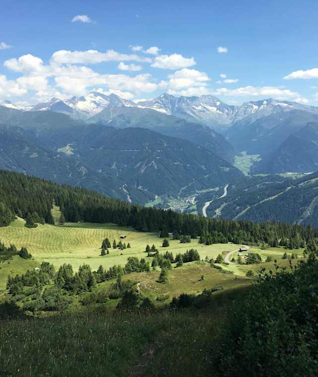 Von der Blaser Hütte steigt man nach Steinach am Brenner ab.