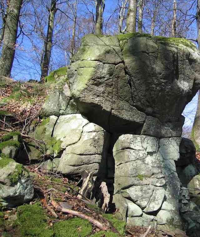 Basaltfelsen im Wald begeistern