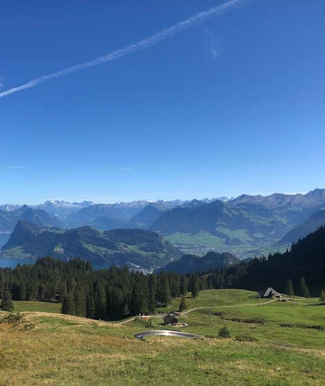 Von der Bergstation Fräkmüntegg über die Alp Gschwänd nach Hergiswil