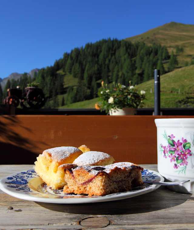 Kaffee und Kuchen auf der Vorderkaseralm
