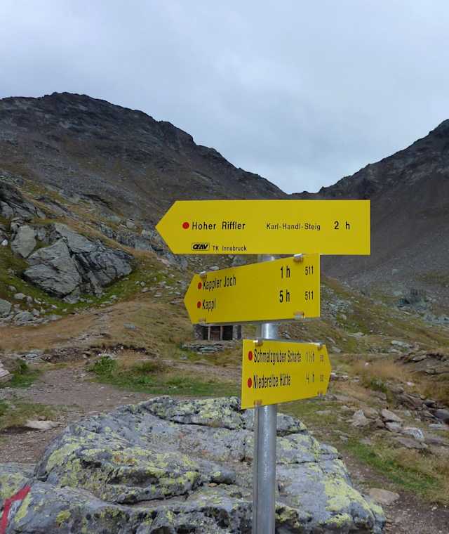 Beschilderung mit der Bezeichnung „Karl-Handl-Steig“