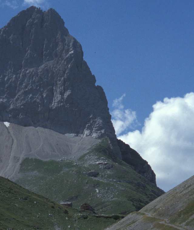 Lamsenspitze mit Lamsenjochhütte