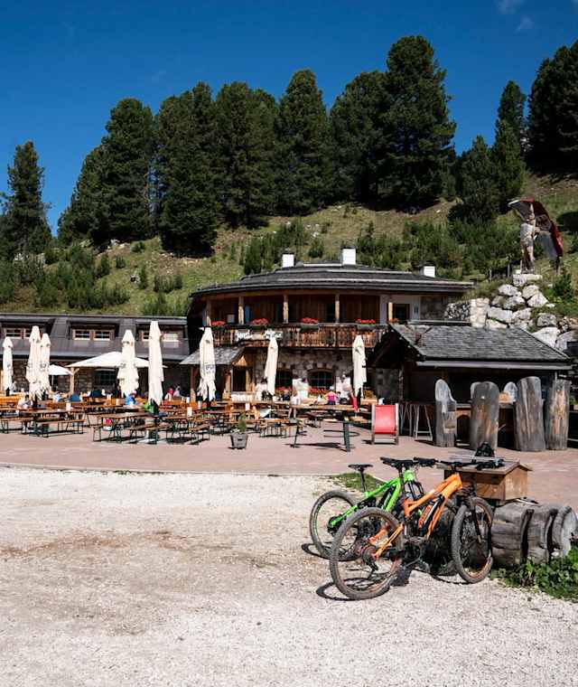 Die Mayrl-Alm und ihre Sonnenterrasse