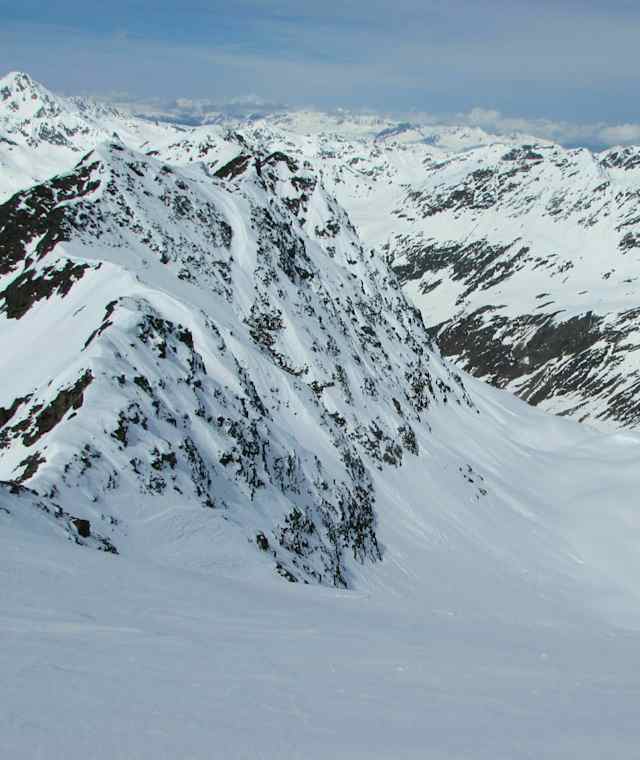 Das Hochplateau vom Gipfelhang aus gesehen