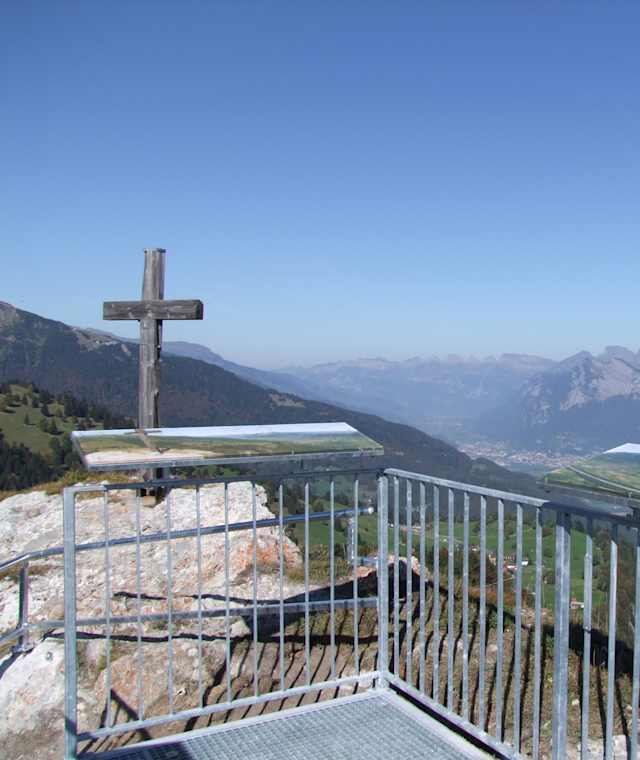 Schöner Panoramablick auf der Aussichtsplattform des Pizalun