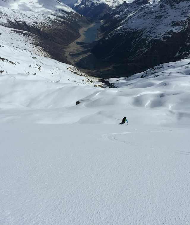 Traumhafte Firnabfahrt zum Stausee
