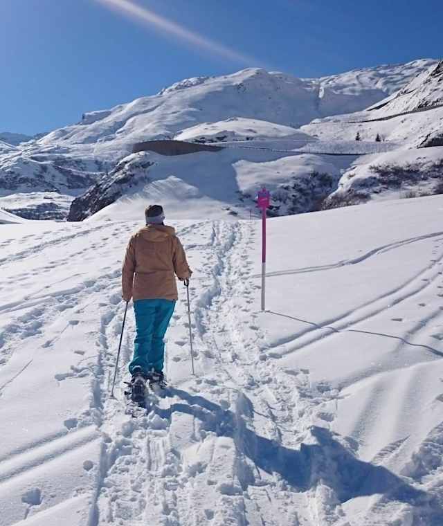 Schneeschuhgänger oberhalb von Tiefenbach