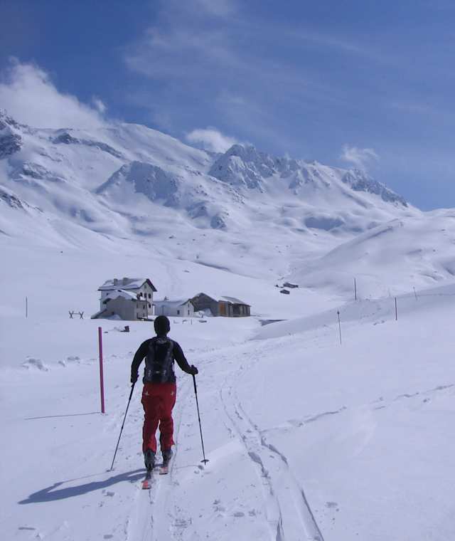 Im Hochtal mit Blick auf den Piz Grevasalvas