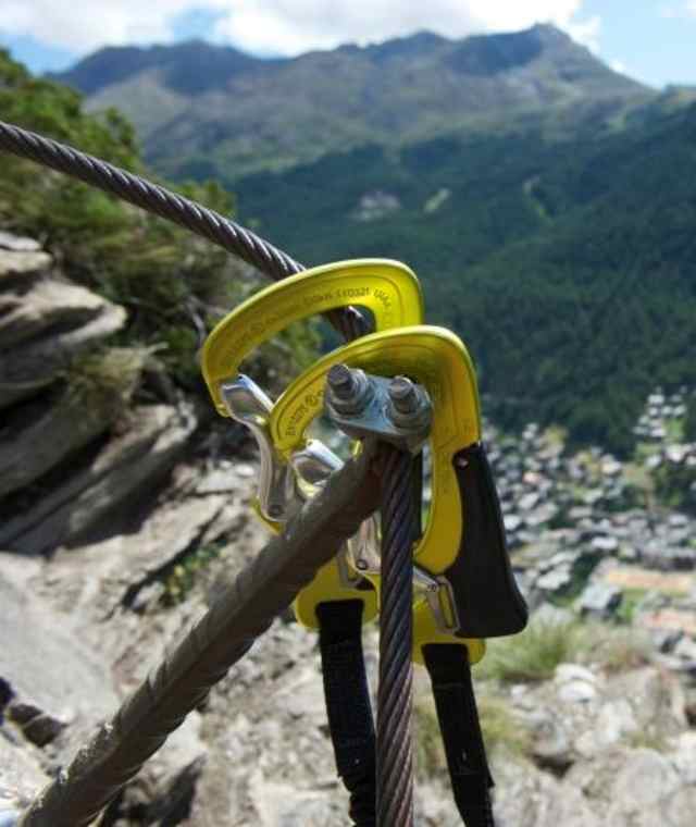 Der Klettersteig Schweifinen über den Dächern von Zermatt