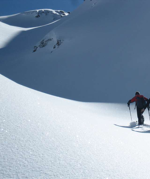 Tief verschneite Winterlandschaft im Sarntal